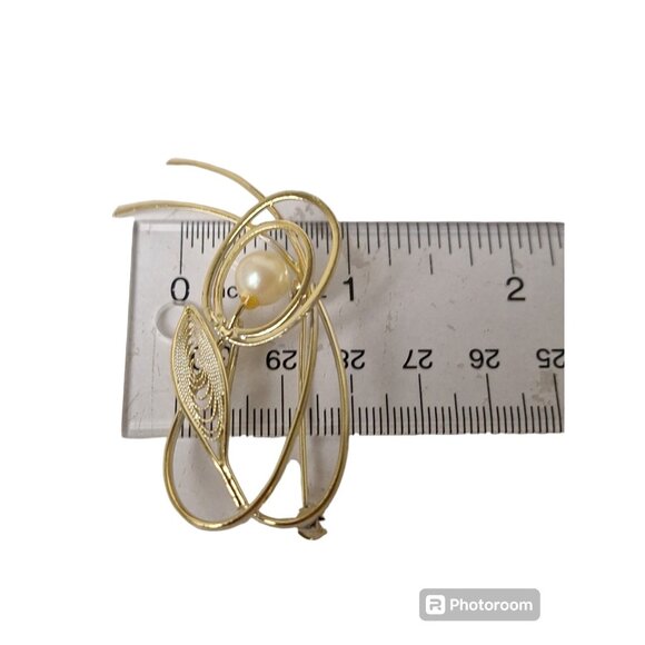 Vintage Gold Tone Filigree Imitation Pearl Flower Brooch - Picture 3 of 6